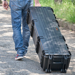 Valise étanche BAGETANCHE Explorer 13527 coloris noir en situation