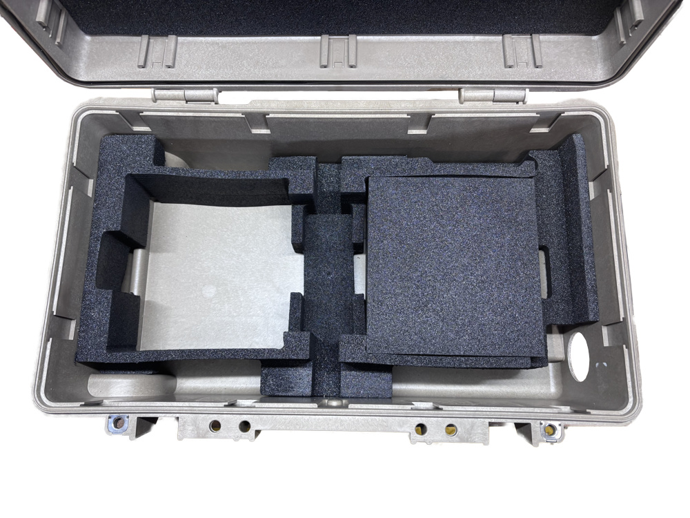 Aménagement intérieur en mousse usinée dans valise étanche avec organisation du matériel