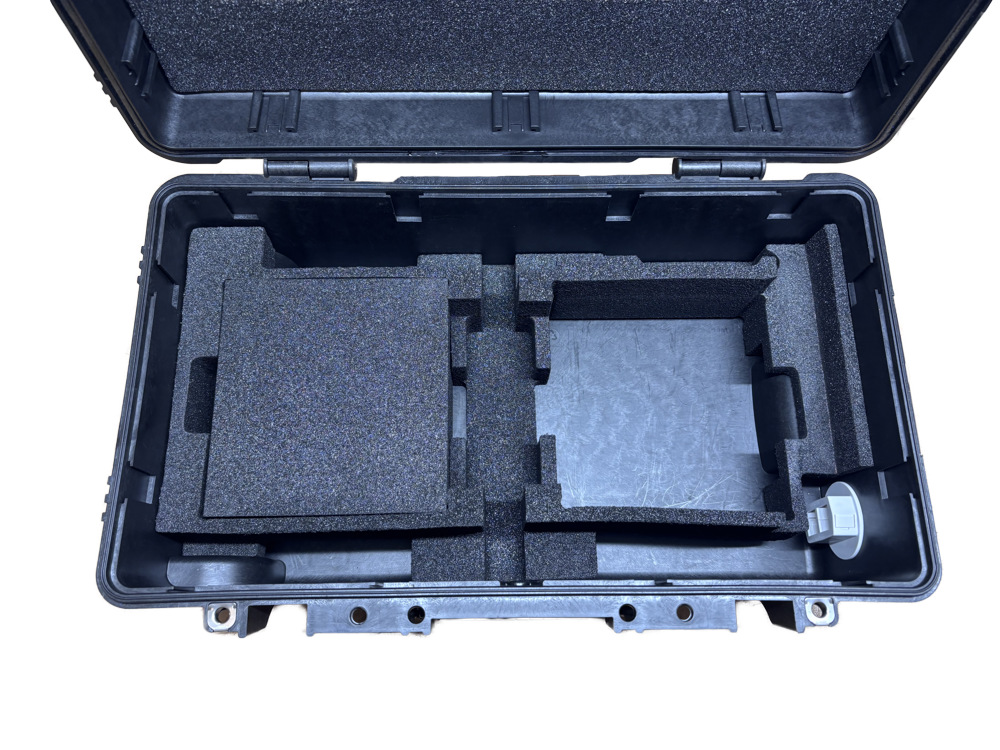 Aménagement intérieur en mousse usinée dans valise étanche avec organisation du matériel