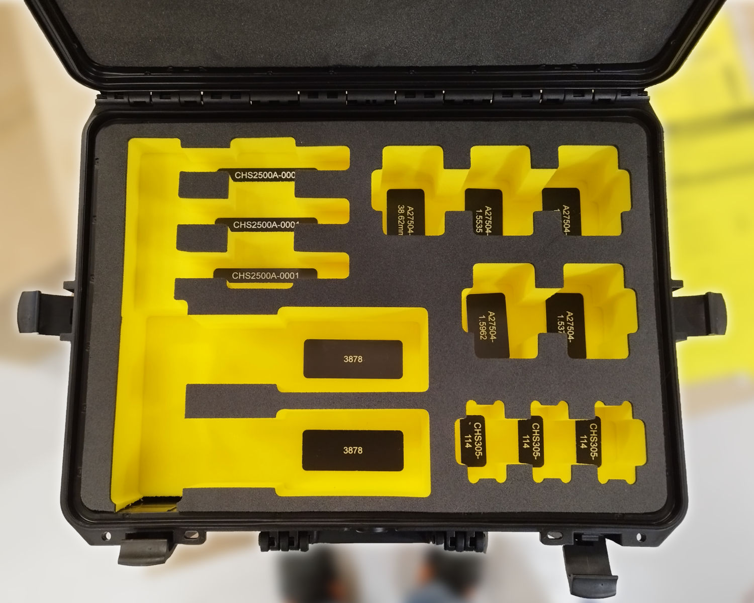 Valise BAGAMAX 505 avec un aménagement intérieur sur mesure en mousse usinée PER33